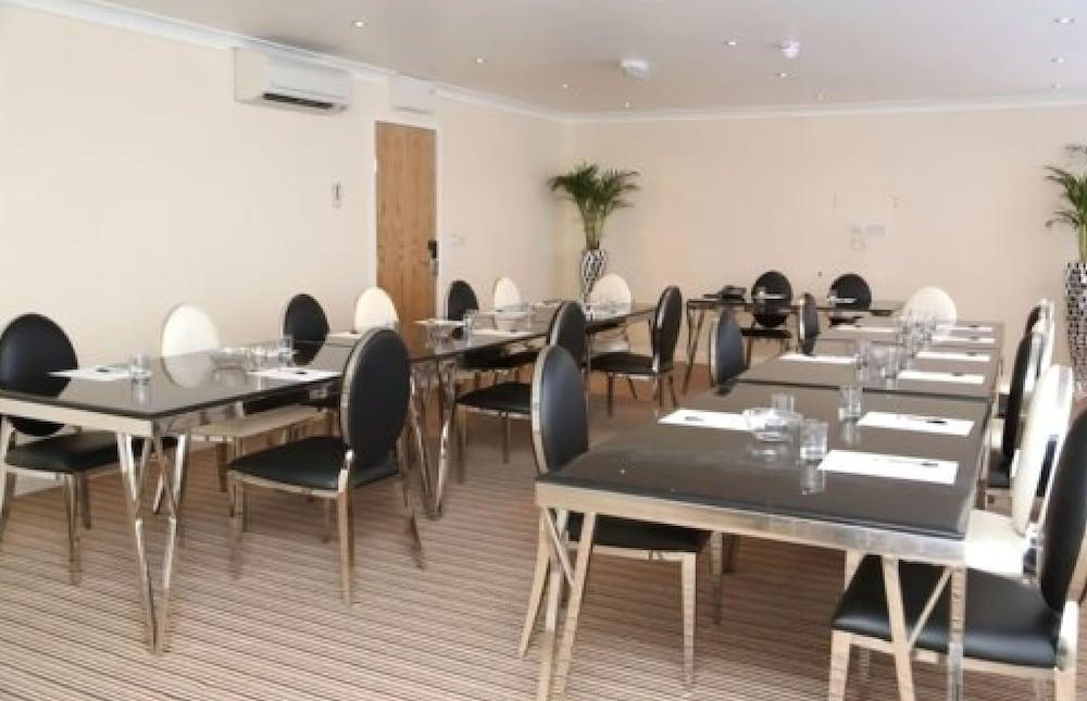 Stuart Hotel Luton  Buitenkant foto