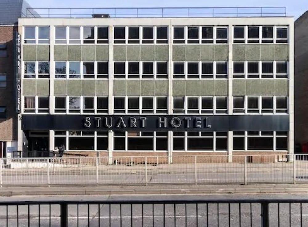 Stuart Hotel Luton  Buitenkant foto